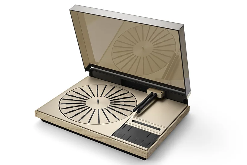 Beogram 4000c Recreated turntable in champagne aluminium and oak, lid open